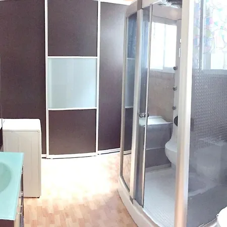 One Bedroom With Wifi At 6 Km Away From The Apartment *